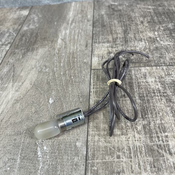 VINTAGE Singer Model 6267 Sewing Machine Replacement Light Socket - Picture 3 of 3